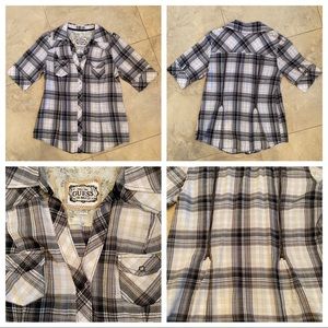 Plaid button down fitted Guess blouse